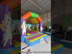 Aufblasbares farbenfrohes Sprunghaus Einhorn Aufblasbares Sprungschloss